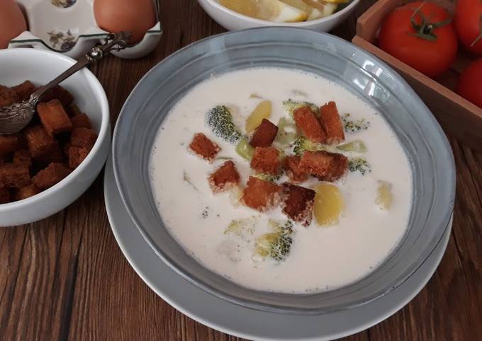 Gazpachuelo malagueño con brócoli