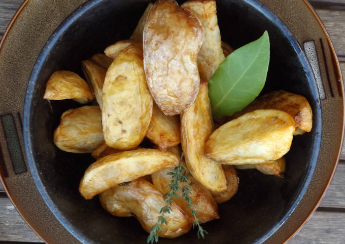 Patatas nuevas, fritas en aceite de pistacho, al laurel y al romero