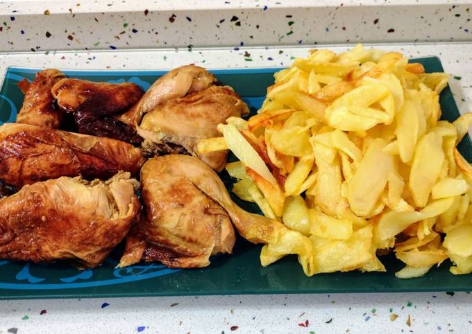 Picantón asado con patatas fritas