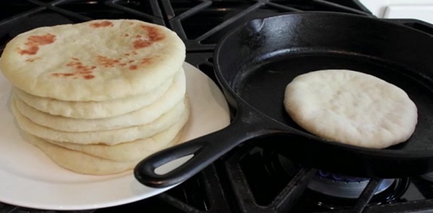 Descubre cómo hacer pan de pita casero: ¡riquísimo y sano! Si te gusta dinos HOLA y dale a Me Gusta MIREN …